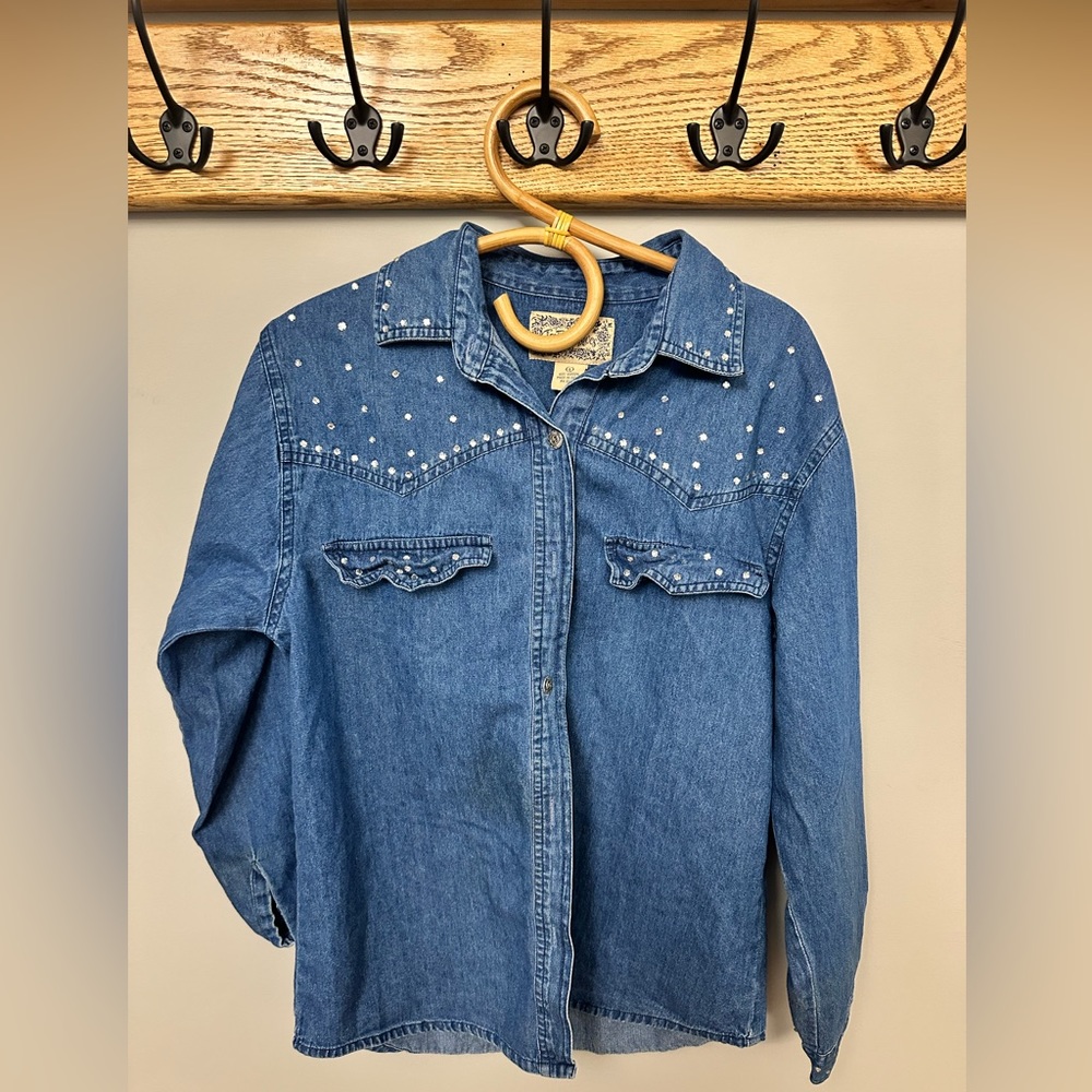 Rhinestone cowgirl. For the all denim ladies. 90s tantrum blue denim shirt